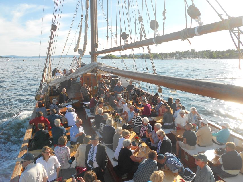 Oslo: Oslo Fjord Cruise with Live Jazz Music & Shrimp Buffet - Live jazz while the ship moves