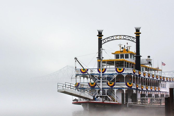 Paddlewheeler Creole Queen Jazz Dinner Cruise in New Orleans - The promenade deck is where the cruise comes alive