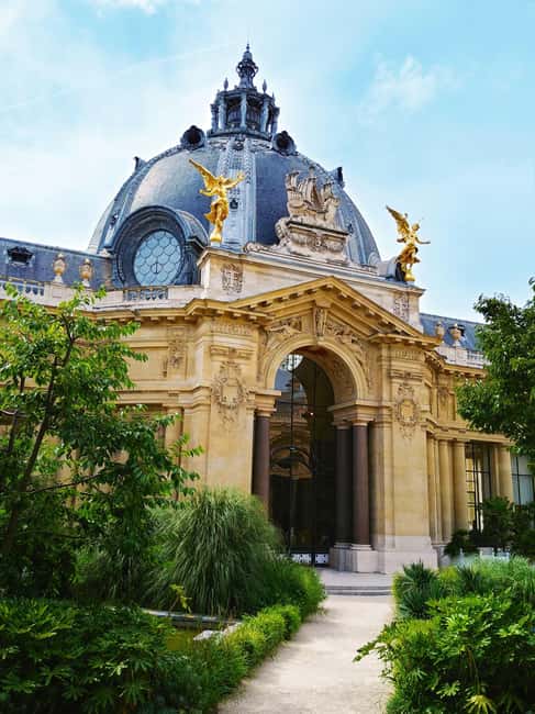 Pairs: The Opera to Hotel des Invalides Guided Walking Tour - Walking the Champs-Élysées