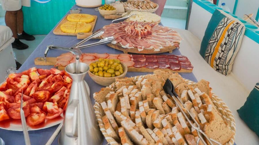 Palma: Punta Negra and Ses Illetes Boat Trip with Live Music - Punta Negra or Illetes as your water stop
