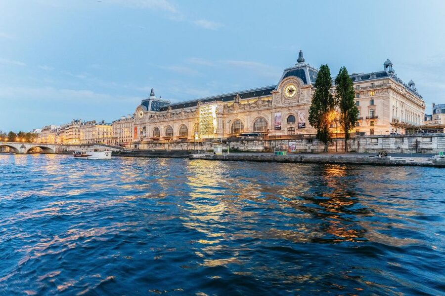 Paris: 3-Course-Dinner Cruise on the Seine with live music - From the Eiffel Tower to a table on the Seine