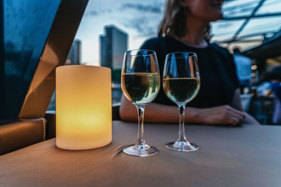 Paris: 3-Course-Dinner Cruise on the Seine with live music - Choosing the right seating package
