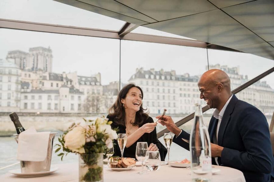 Paris: 4-Course Dinner Cruise on Seine River with Live Music - Pont Alexandre III and the first river views
