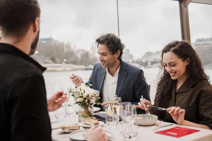 Paris: 4-Course Dinner Cruise on Seine River with Live Music - The Eiffel Tower at its brightest