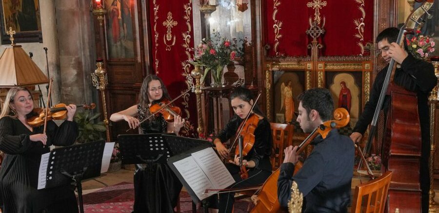 Paris: Classical Music Concert in Saint-Julien-le-Pauvre - What the 65-minute format feels like