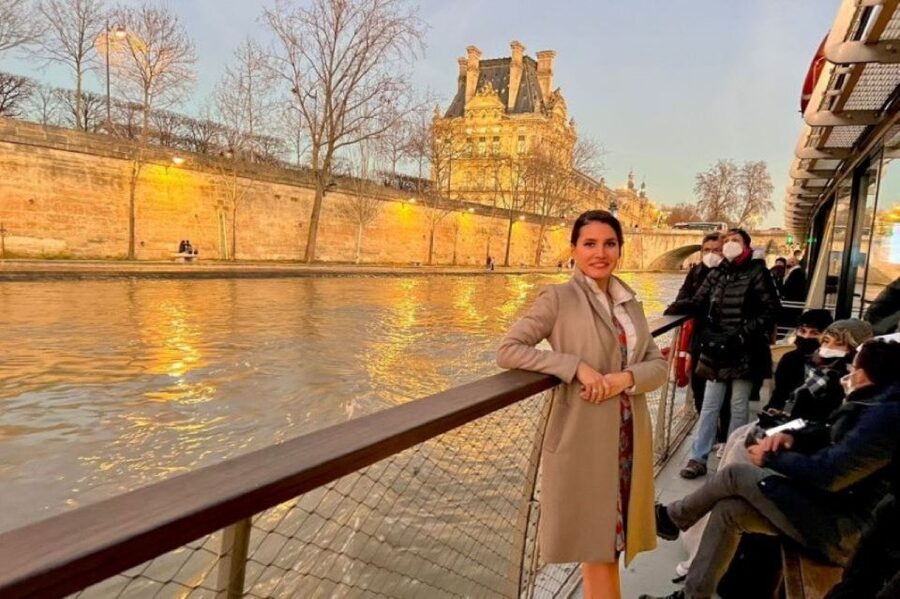 Paris: Opera Garnier and Seine River Cruise Tickets - Managing the cruise queue