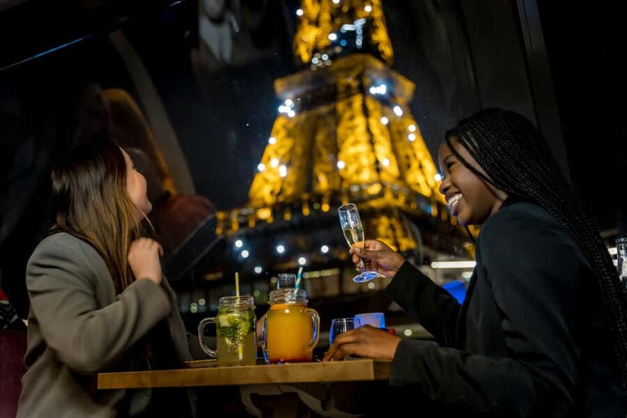 Paris: Seine River Champagne Dinner Cruise with Live Music - Reading the seasonal dinner menu