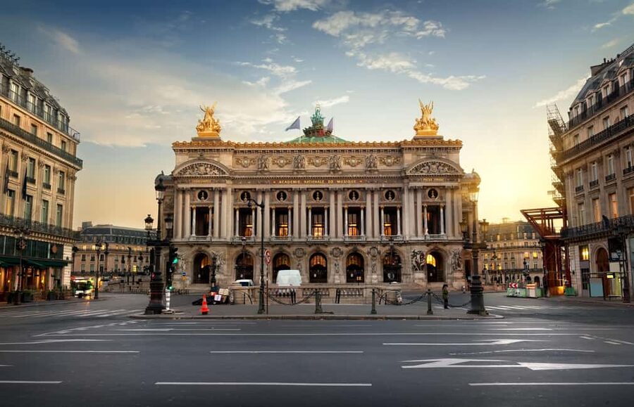 Paris Walk: Opera to Montmartre with Pastry & Chocolate - Place du Tertre and the climb to Sacré-Cœur