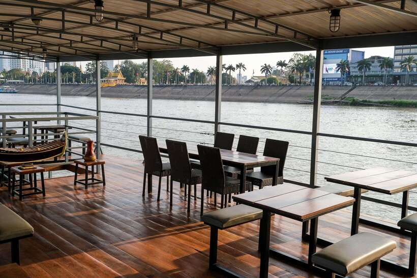 Phnom Penh: Mekong Sunset Dinner Cruise with Live Music - Practical tips for a smoother evening