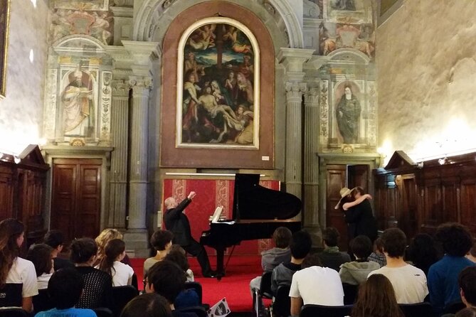 Pizza Dinner and Italian Opera Arias Concert in Florence - Dinner around Piazza del Carmine