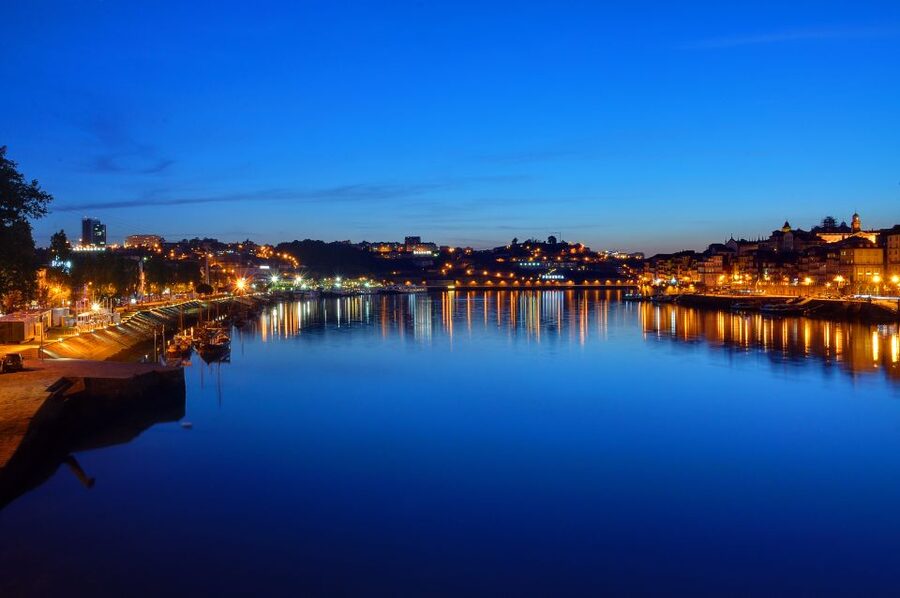 Porto: All-Inclusive Fado Dinner Show and Night Tour - Why this Porto evening works