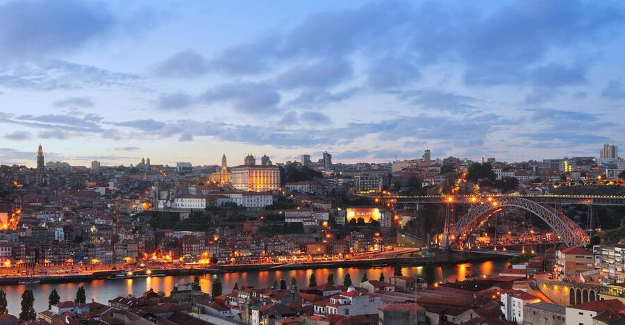 Porto: All-Inclusive Fado Dinner Show and Night Tour - Understanding the fado performance