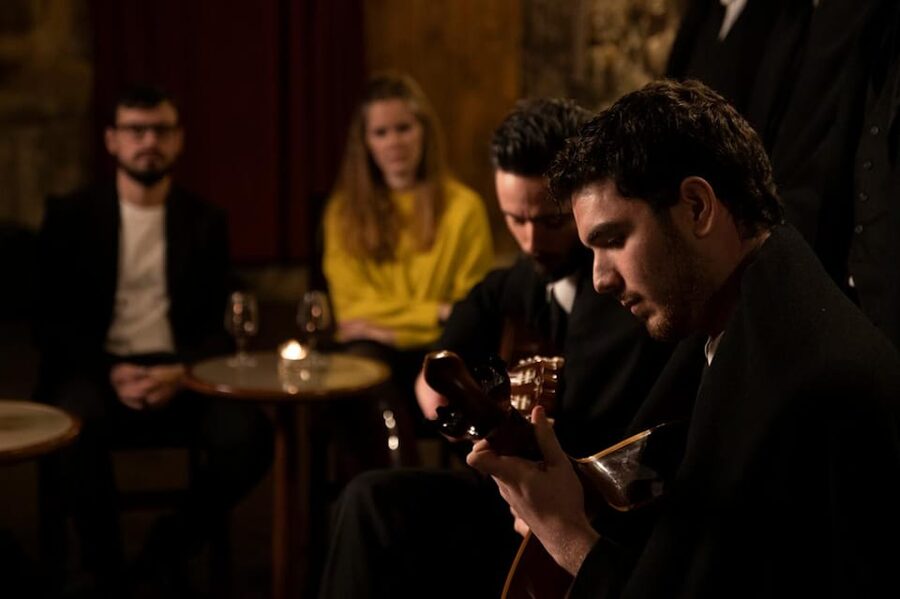Porto: An Intimate Fado Show in a Historical Tavern - Finding the venue in Miragaia