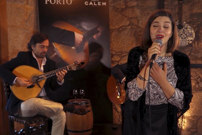 Porto: Cálem Cellar Tour, Live Fado Show and Wine Tasting - The 45-minute Fado performance