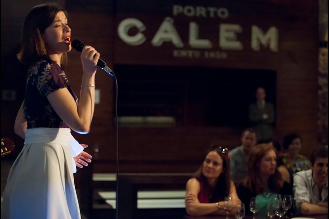 Porto: Cálem Cellar Tour, Live Fado Show and Wine Tasting - The two-glass tasting: white Port and 10-Year-Old Tawny