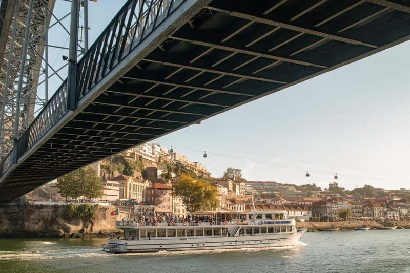 Porto: Cruise with Dinner & Live Music - Dinner choices: cod, beef, and a chocolate dessert