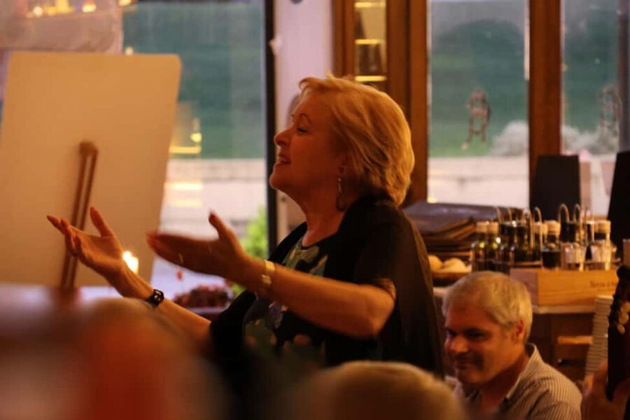 Porto: Dinner with Fado and Traditional Portuguese Music - FAQ