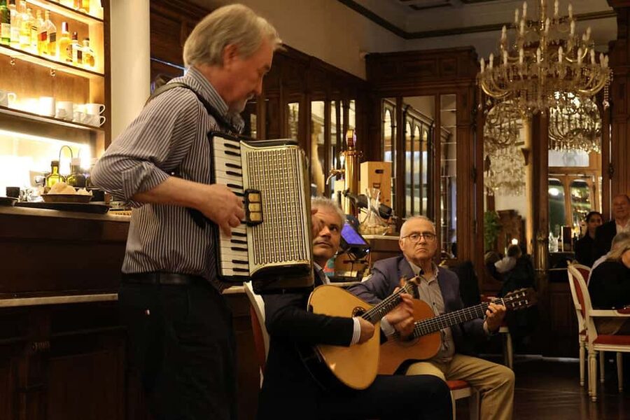 Porto: Dinner with Fado and Traditional Portuguese Music - What happens once dinner begins