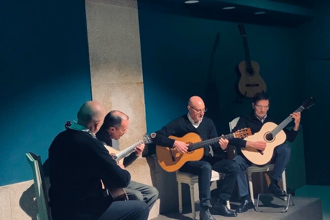 Porto : Fado and Porto Wine Show at the Trinity Noble Hall - The difference between a small room and a big show