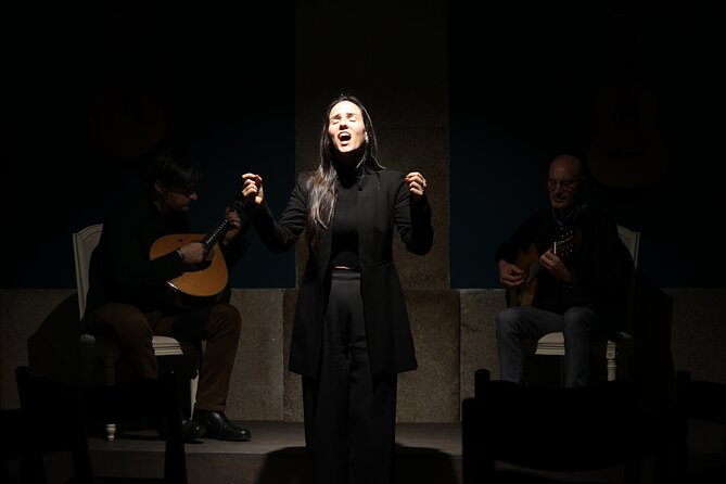 Porto : Fado and Porto Wine Show at the Trinity Noble Hall - Meeting Ana before the first song