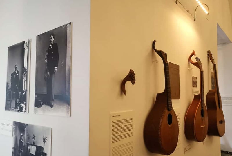 Porto: Fado & Port Wine in Traditional Portuguese Music Shop - Why the Intimate Setting Works
