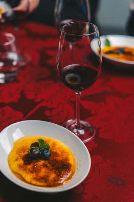 Porto: Fado Show & Dinner: A Night of Fado & Fine Dining - The opening plates and Douro white wine
