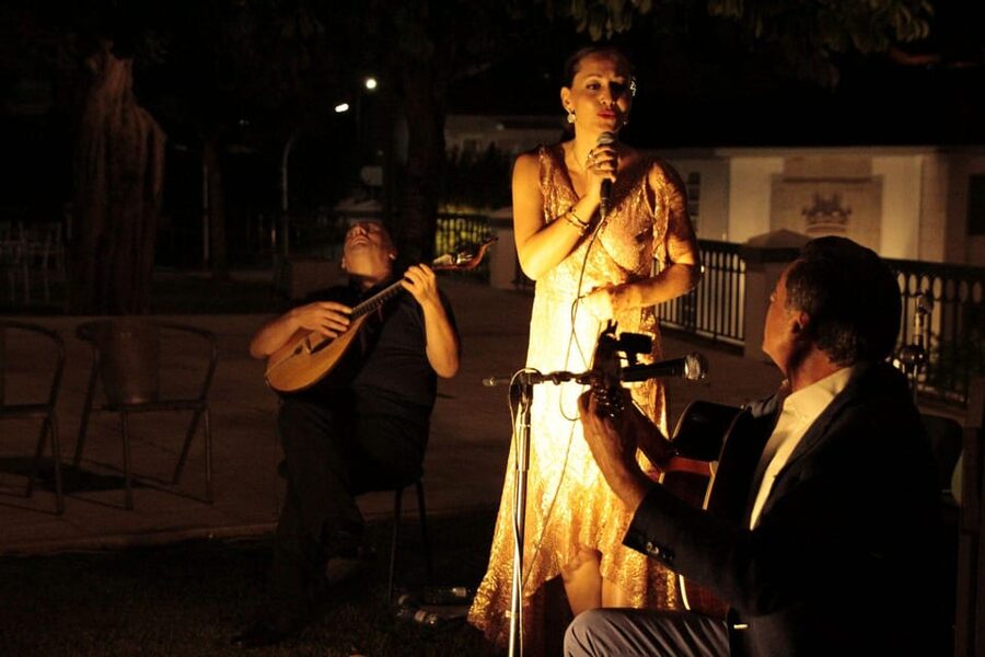 Porto: Fado Show with Dinner in a Traditional Fado House - Entering a traditional Fado house