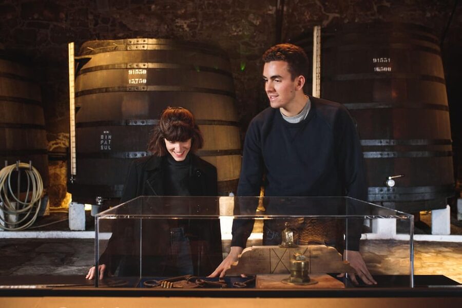 Porto: Fonseca Cellar Tour & Fado Show with Optional Dinner - Is the dinner worth the extra cost?