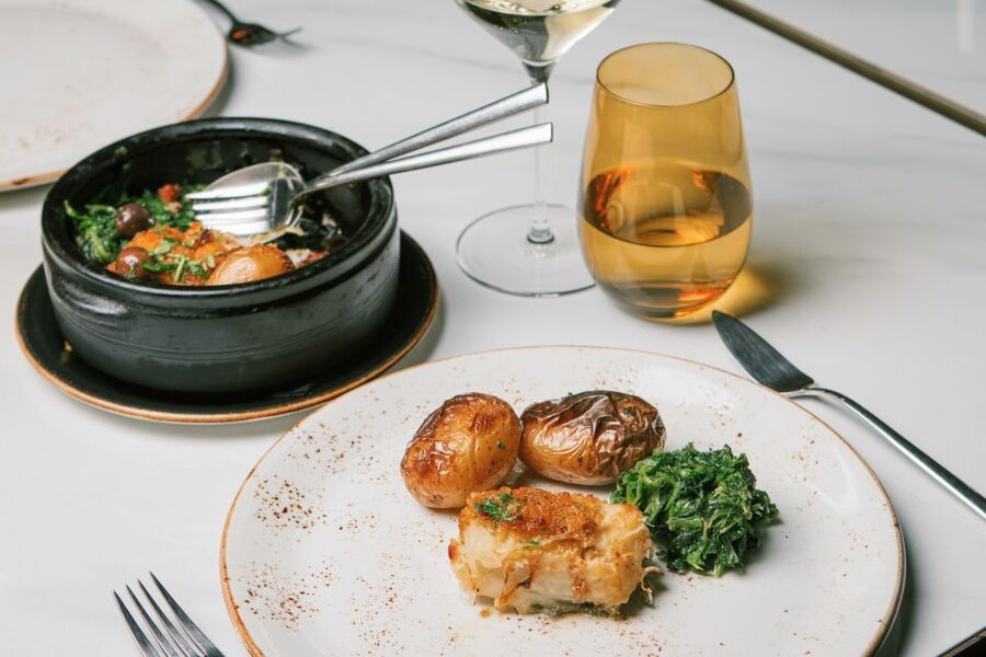 Porto: Fonseca Cellar Tour & Fado Show with Optional Dinner - Who will enjoy this Fonseca evening?