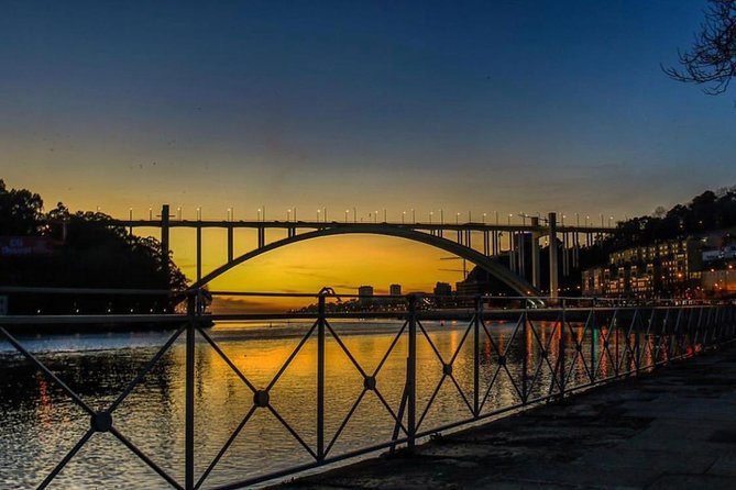 Porto Heritage Night Tour With Fado Show And Dinner Included - Who should book this experience?