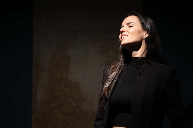 Porto: Intimate Fado Show & Port Wine in Trindade Noble Hall - Key points to know before booking
