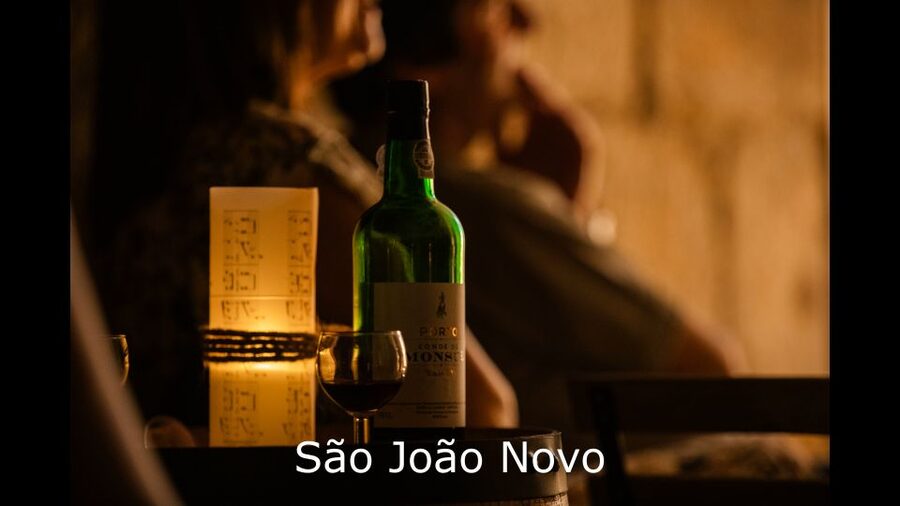 Porto: Live Fado Show with Glass of Port Wine - Why this small fado show works so well