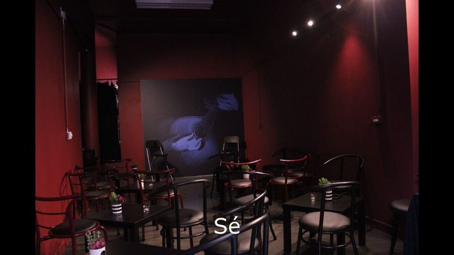 Porto: Live Fado Show with Glass of Port Wine - Choosing among Porto’s three Casa do Fado rooms