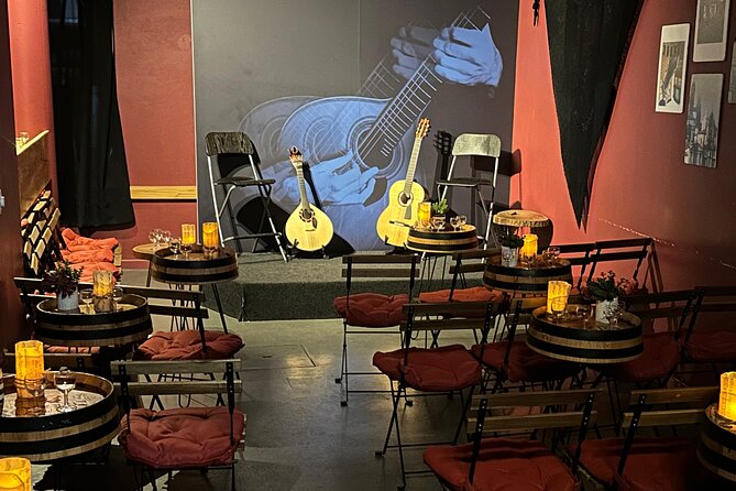 Porto: Live Fado with a Glass of Port Wine at Casa do Fado Sé - A small Porto room made for fado
