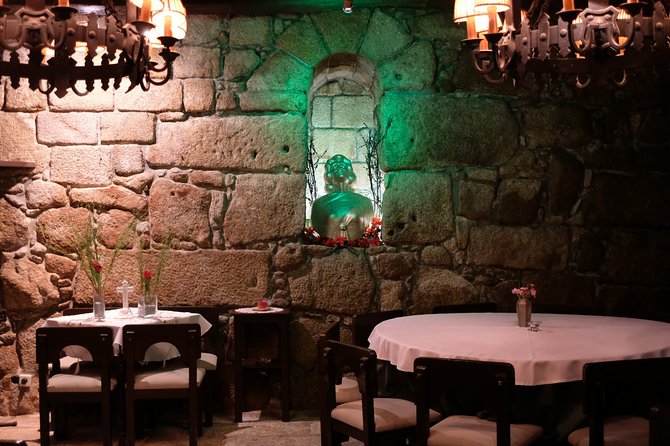 Porto Moonlight Walk and Fado Dinner - A three-course dinner with Port wine