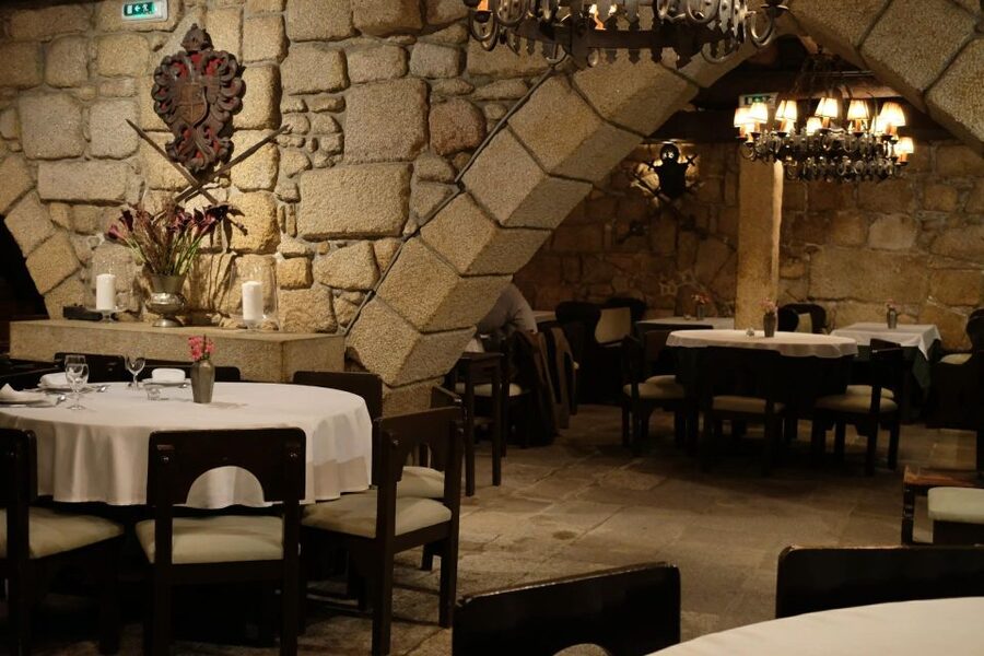 Porto Moonlight Walk & Fado Dinner - Dinner, wine, Port, and the rhythm of the evening