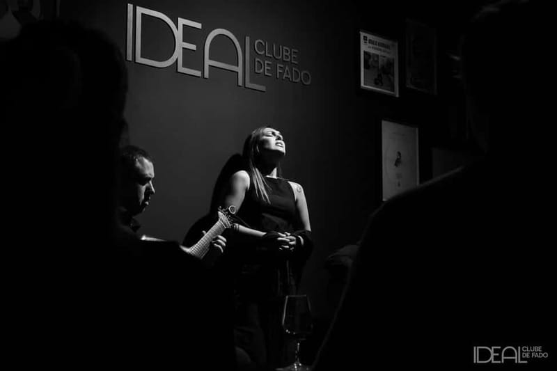 Porto: The highest-rated traditional fado concert (downtown) - A short introduction to fado and its sound