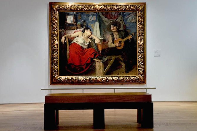 Portuguese Fado Live Music Show in Lisbon - What the guide adds to the music