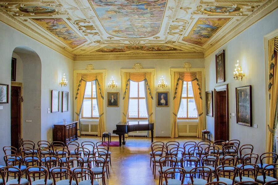 Prague Castle: Midday Classical Concert at Lobkowicz Palace - Entering Lobkowicz Palace and finding the concert room