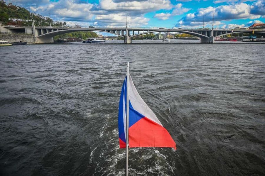 Prague: Vltava River Cruise in Jazz Style and Commentary - Jazz, narration, and the mood on board