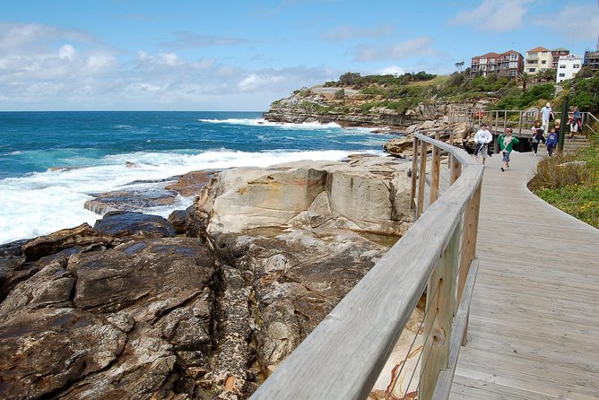 Private Sydney Tour Including Sydney Opera House, Bondi and Manly - Crossing the Harbour Bridge to McMahons Point