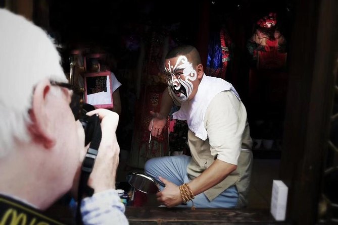 Private Tour: Shichahai, Nanluoguxiang and Peking Opera&dinner - Nanluoguxiang: Beijing in a narrow lane