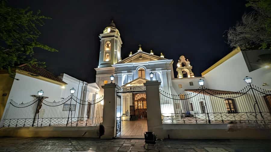 Recoleta Walking Tour and Live Jazz Show - What the $38 price really covers