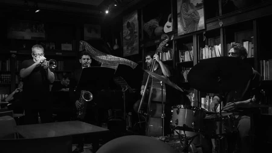 Recoleta Walking Tour and Live Jazz Show - Who should book this evening