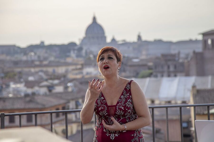 Rome: Rooftop Bar Opera Show - Opera above Piazza Navona