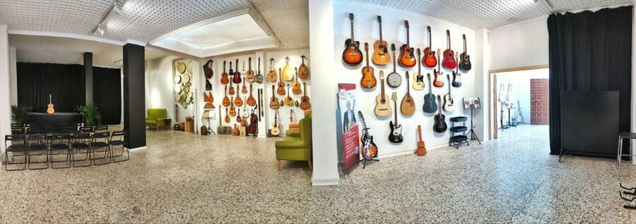 Ronda: Spanish - Classical & Flamenco - Guitar Concert - What 50 minutes feels like in a full day