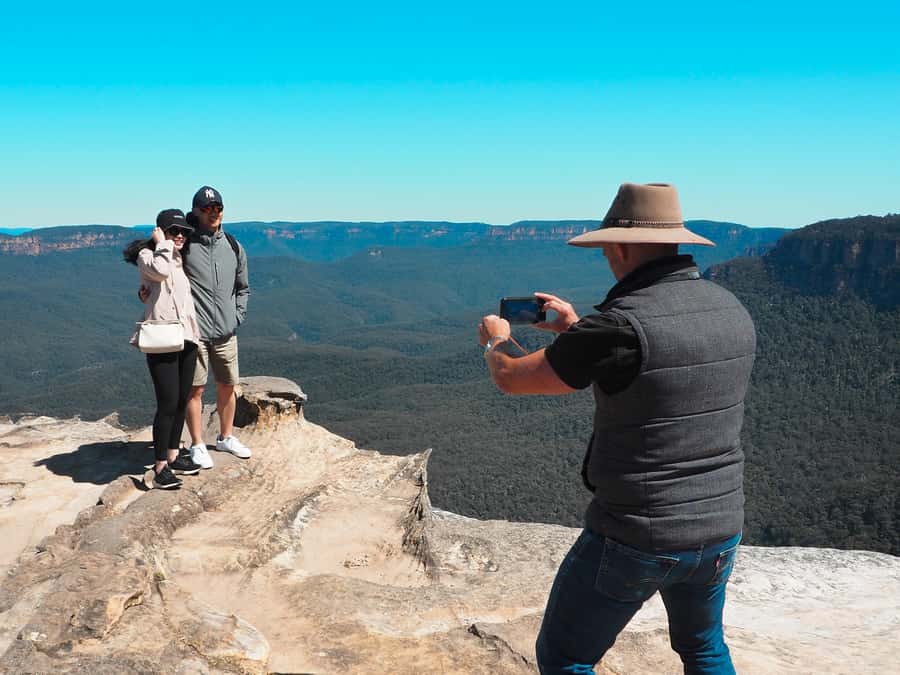 Roos, Blues & Views - Blue Mountains Day Tour w Lunch - The drive to the Blue Mountains with Dave