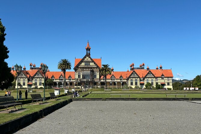 Rotorua: WaiOtapu & Redwood forest & Blues springs from Auckland - Two hours in Rotorua for lunch and a look around