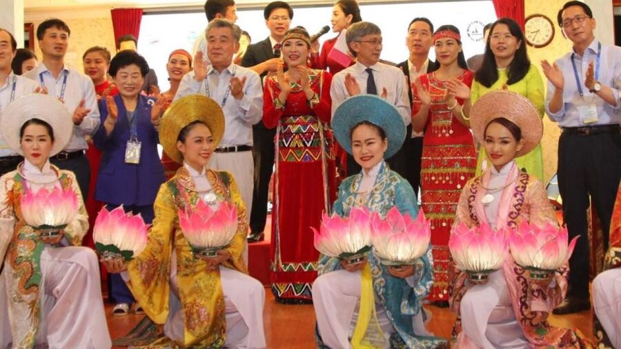 Saigon River Dinner on Cruise with Buffet and live music - Air-conditioned transport keeps the evening simple