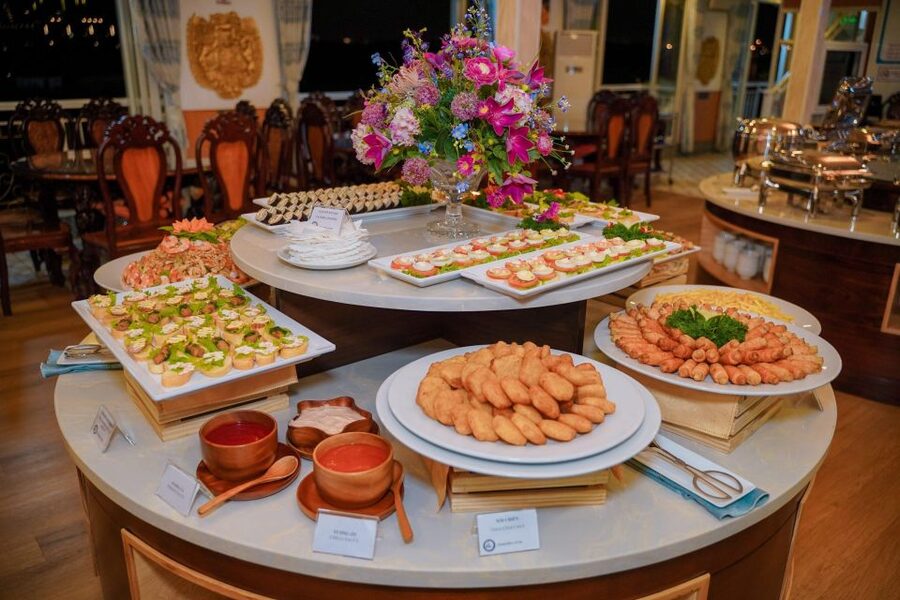 Saigon River Dinner on Cruise with Buffet and live music - Practical details worth knowing before you book